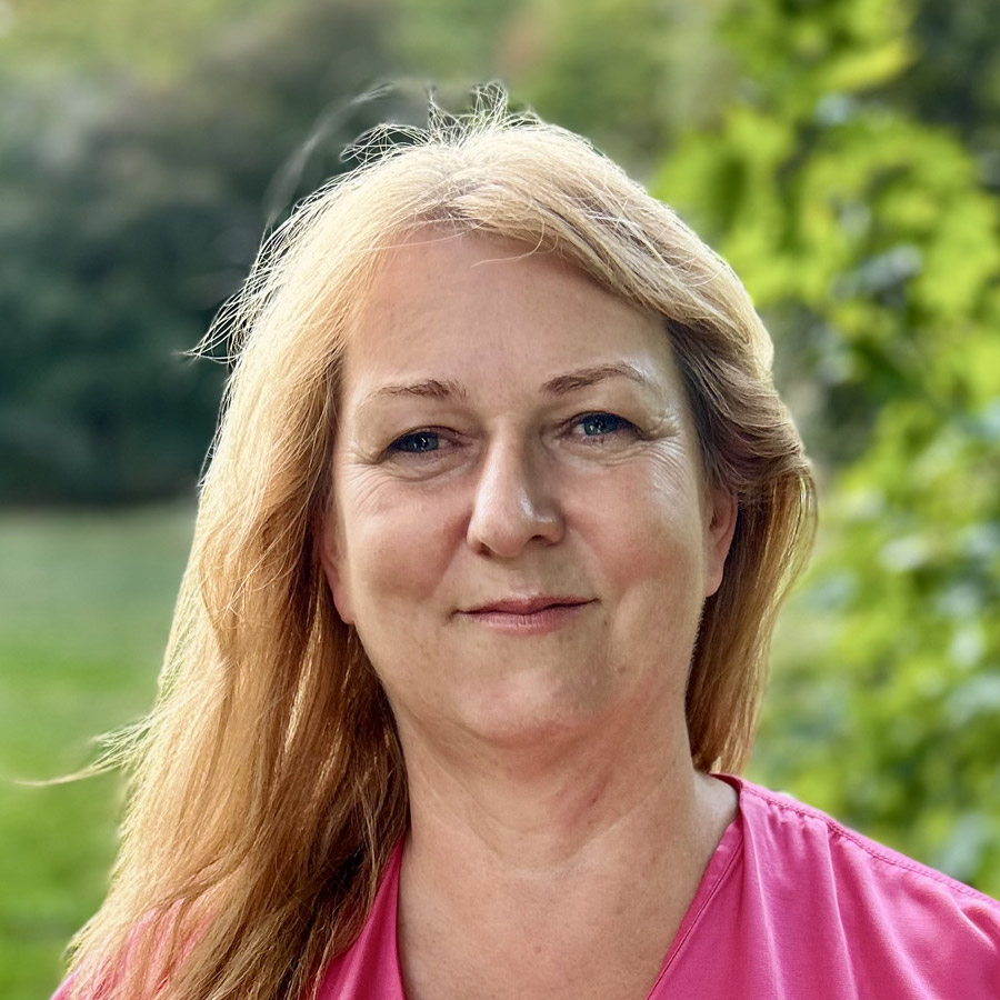 Mgr. Elena Mešková